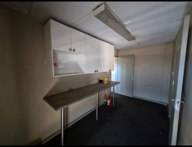 240M² FACTORY TO LET IN DRIEHOEK